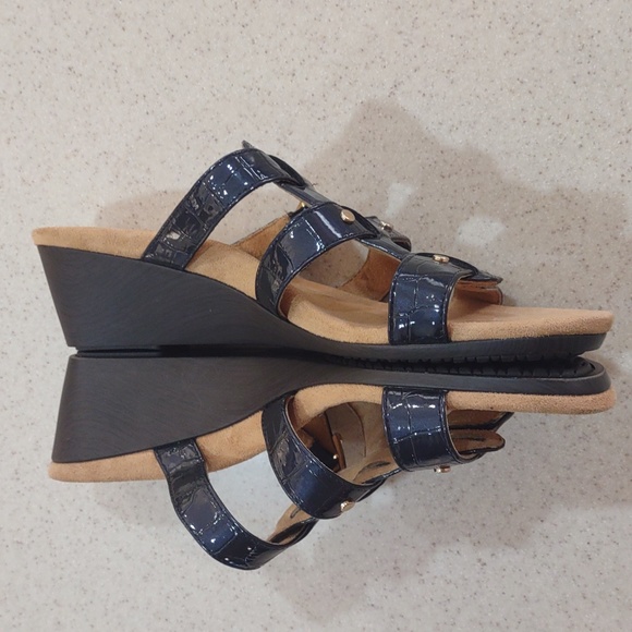 Vionic by Orthaheel Radia Blue Croc Embossed Wedge Sandals Size 9 Medium NWOT - Picture 4 of 11